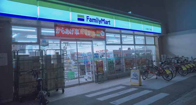 Entitled Woman Mocked Me for Working as a Cashier at the Grocery Store – Minutes Later, It Became One of the Most Important Days of My Life