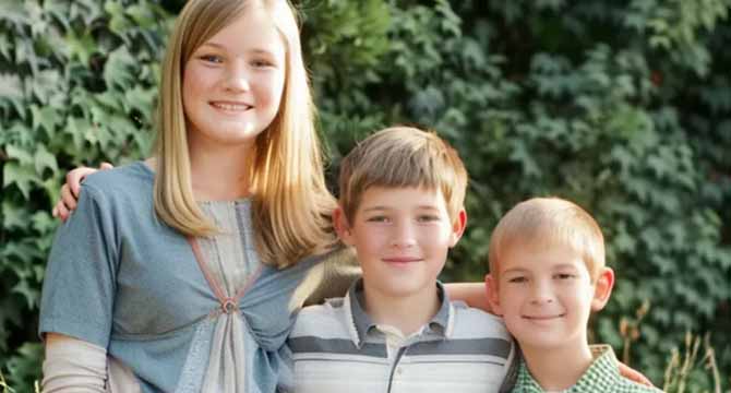 My Parents Abandoned Me and My Younger Siblings When I Was 15 — Years Later They Knocked on My Door Smiling