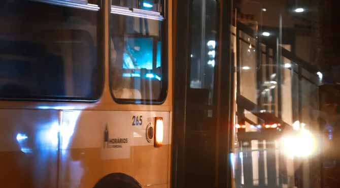 I Found a Crying Child on the Back Seat of a Bus – The Next Day a Rolls-Royce Pulled up in Front of My House