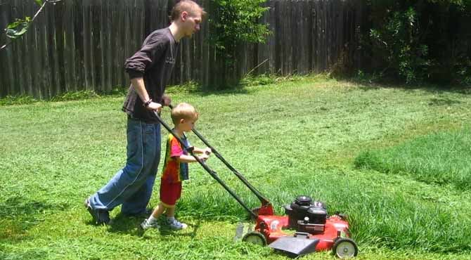 I Mowed My Elderly Neighbor’s Lawn — Days Later, I Was Unexpectedly Handed a Private Jet Ticket