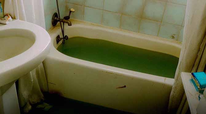 When I Went into My Fiancé’s Bathroom at His Family Home, I Decided to Cancel the Wedding