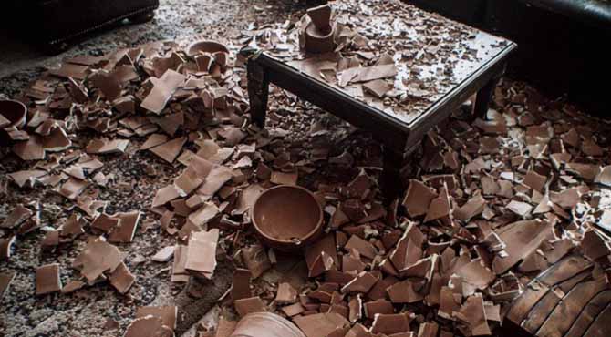 My Stepmom Smashed My Late Mom’s Pottery Collection—She Didn’t Expect What Was Coming