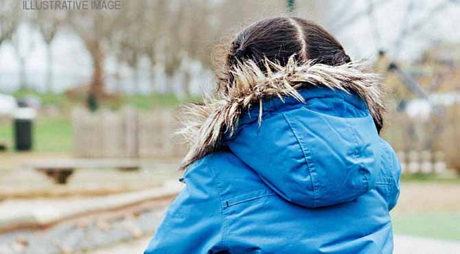 Man Found the Same Girl Sitting Alone in the Park Every Day – When He Finally Approached, Her Whisper Broke Him