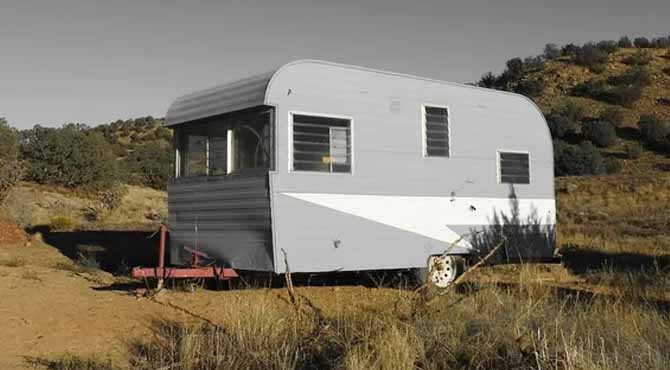 Two Classmates Cared for an Elderly Man Living in a Trailer – One Day, They Got a Call from His Lawyer