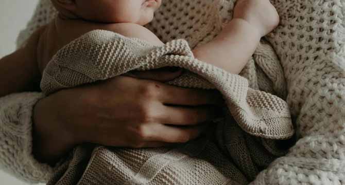 People Mocked Me When My Card Got Declined While I Was Holding My Baby Granddaughter—Then a Voice Behind Me Said, ‘Ma’am. You With the Baby’