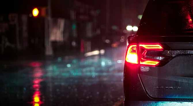 I Picked up a Mom and Her Toddler in the Pouring Rain After Her Husband Left Her on the Highway – A Week Later, a Black SUV Pulled up to My House