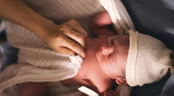 I Found a Crying Baby Abandoned on a Bench – When I Learned Who He Was, My Life Turned Upside Down