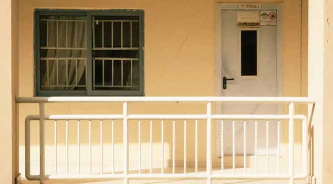 Little Girl Brought Food to Elderly Woman for 3 Years – On Her 18th Birthday, She Received a Reward