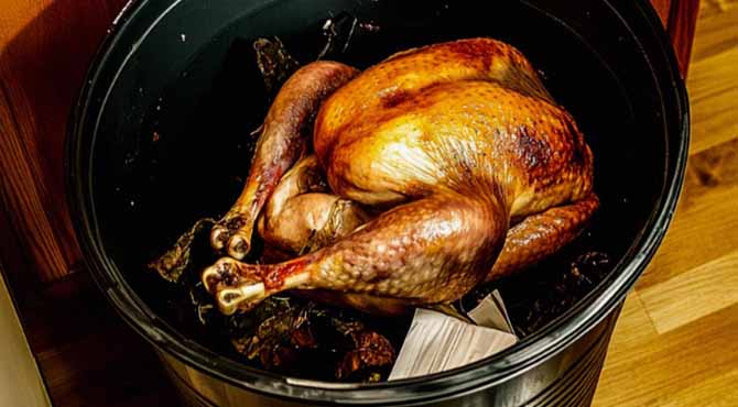 My Husband Grabbed the Thanksgiving Turkey and Threw It in the Trash – When He Explained Why, Everyone Was Shocked