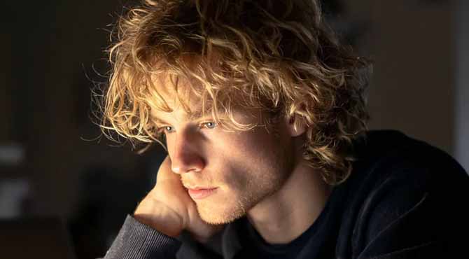 My Mom Abandoned Me With My Dad – 22 Years Later She Showed Up On Our Doorstep And Handed Me An Envelope