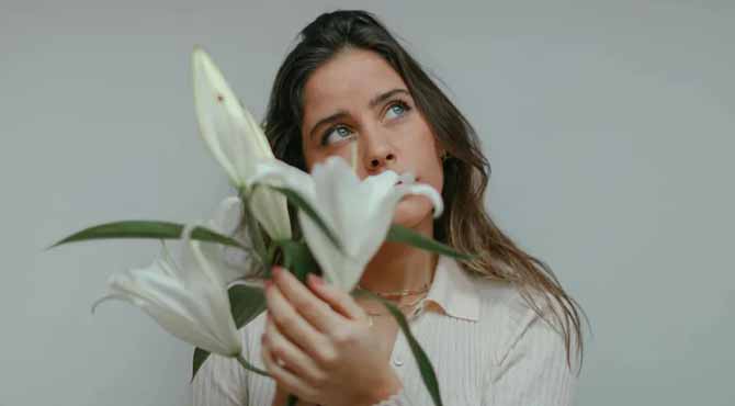 My Husband Started Bringing Home Flowers Every Friday – One Day I Found a Note in the Bouquet and Followed Him After Work