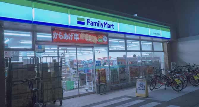 Entitled Woman Mocked Me for Working as a Cashier at the Grocery Store – Minutes Later, It Became One of the Most Important Days of My Life