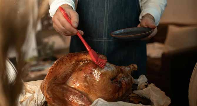 My Husband Threw $20 in My Face and Demanded a Thanksgiving Feast — He Didn’t See My Revenge Coming