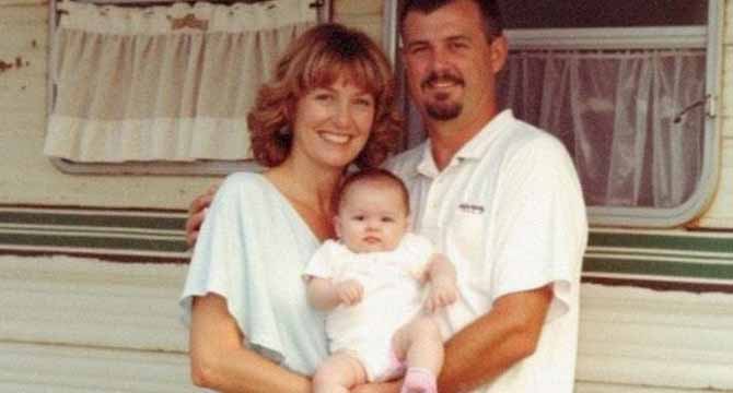 I Thought I’d Never See My Husband Again After He Left Me and Our Month-Old Baby 20 Years Ago – Today, He Showed up at My Door