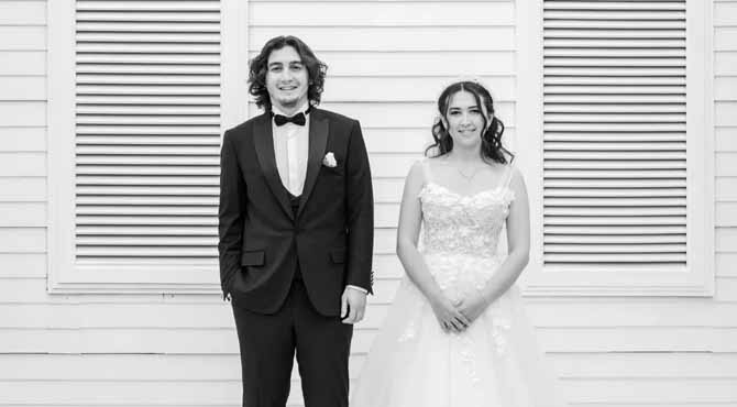 Young Woman Plans the Perfect Wedding, but a Single Sentence from Her Grandma Ruins Everything